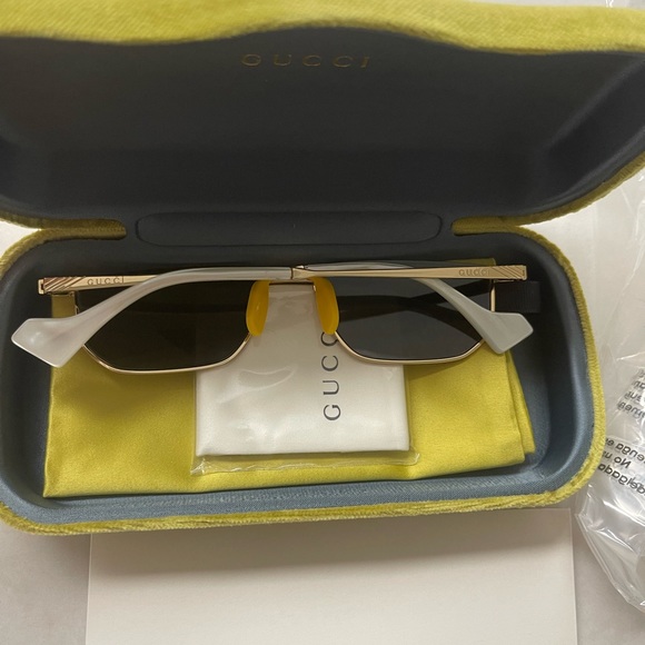 UNISEX GUCCI MIRRORED RAINBOW GG LOGO AS SEEN AT THE GRAMMYS ON BILLIE EILISH - Picture 10 of 16